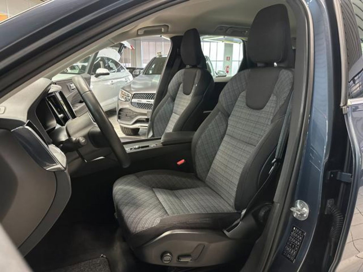 Volvo XC60 B4 automatico Core (9)
