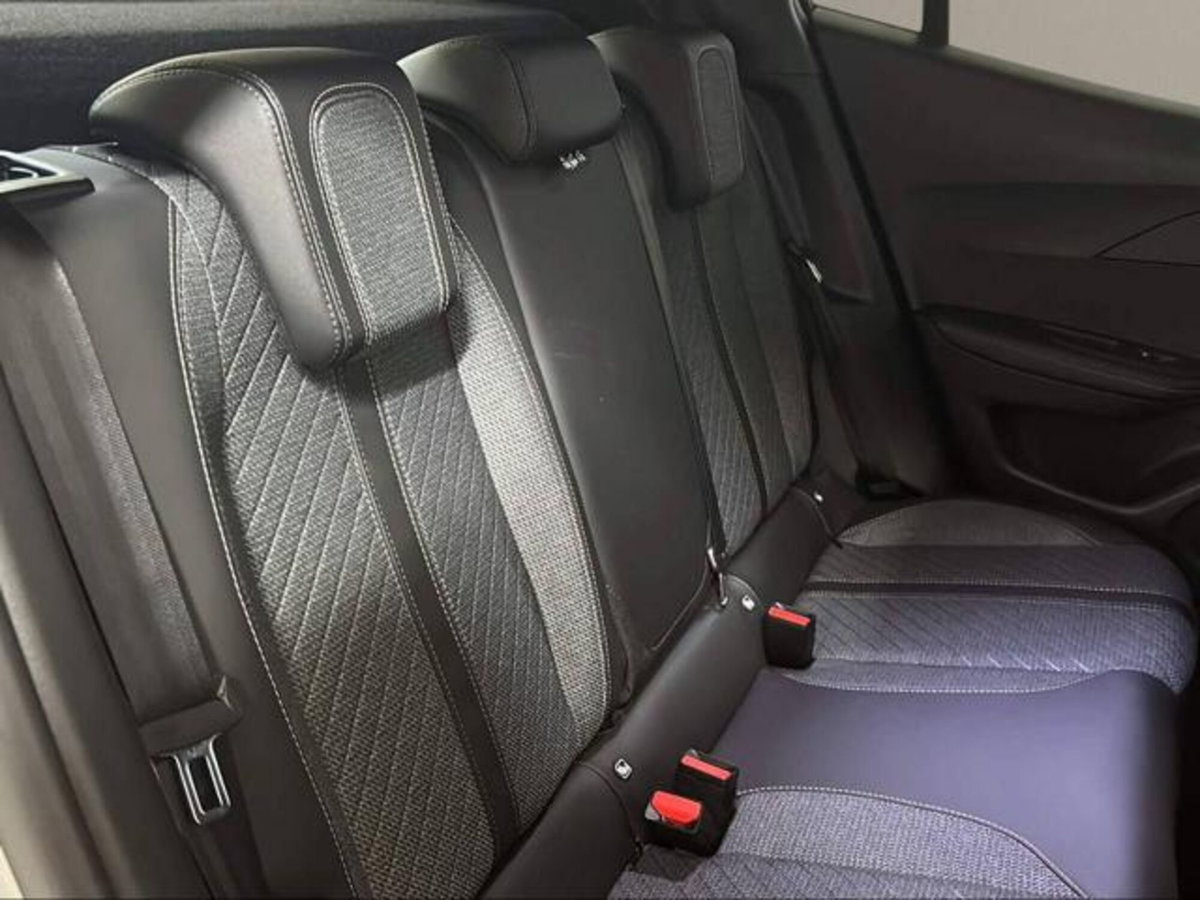 Peugeot 2008 PureTech 100 S&S Allure (12)
