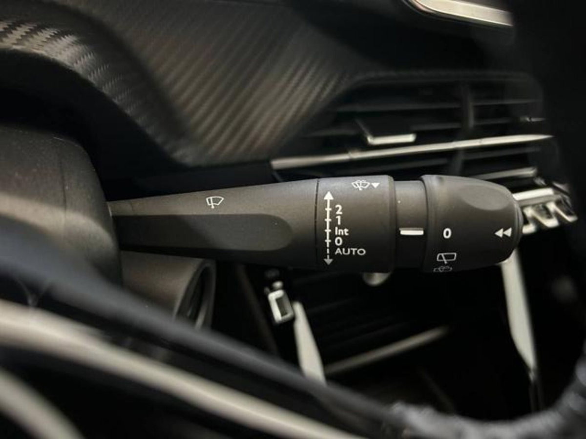 Peugeot 2008 PureTech 100 S&S Allure (15)