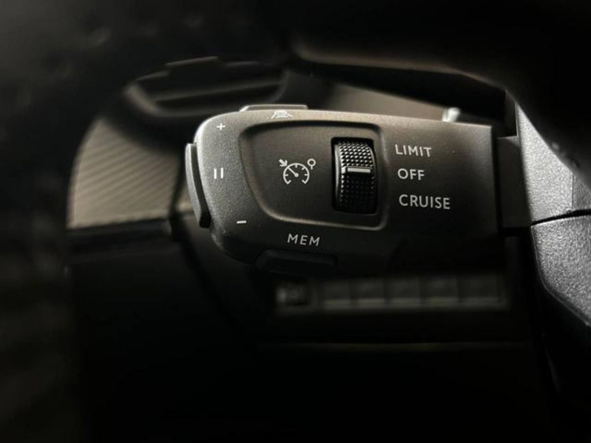 Peugeot 2008 PureTech 100 S&S Allure (17)
