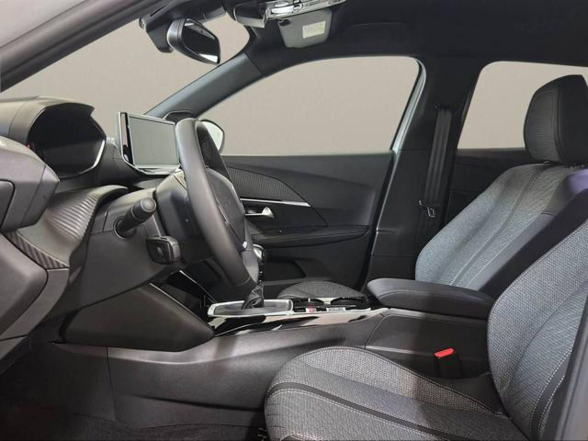 Peugeot 2008 PureTech 100 S&S Allure (8)