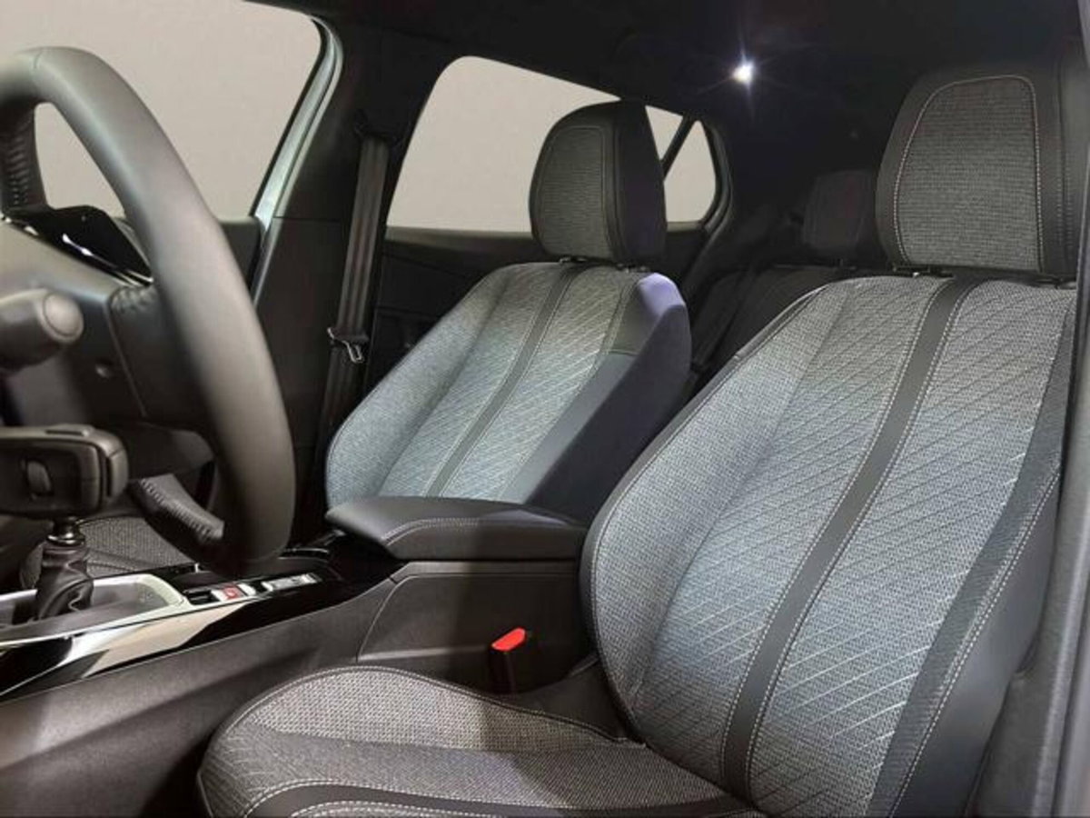 Peugeot 2008 PureTech 100 S&S Allure (9)