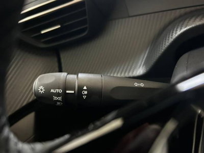 Peugeot 2008 PureTech 100 S&S Allure (16)
