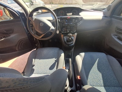 Lancia Ypsilon 1.0 FireFly 5 porte S&S Hybrid Ecochic Gold (2)