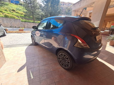Lancia Ypsilon 1.0 FireFly 5 porte S&S Hybrid Ecochic Gold (8)