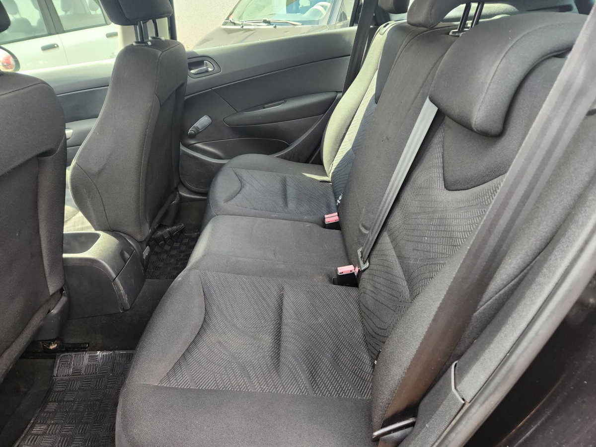 Peugeot 308 SW 1.6 HDi 90CV Ciel Premium (12)