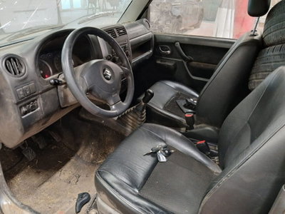 Suzuki Jimny 1.3i 16V cat 4WD JLX (6)