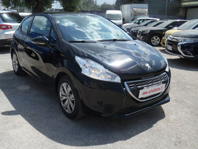 Peugeot 208 VTi 82 CV 3 porte Allure usata