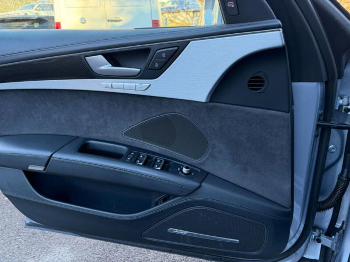 Audi S8 4.0 TFSI quattro tiptronic plus (12)