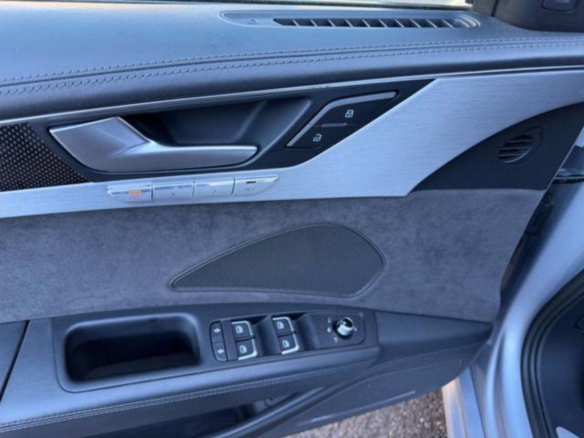 Audi S8 4.0 TFSI quattro tiptronic plus (8)