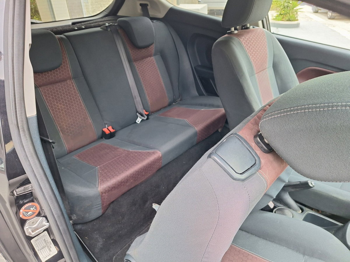 Ford Fiesta 1.4 TDCi 68CV 3 porte Titanium (12)