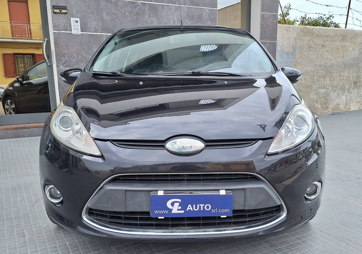 Ford Fiesta 1.4 TDCi 68CV 3 porte Titanium (2)