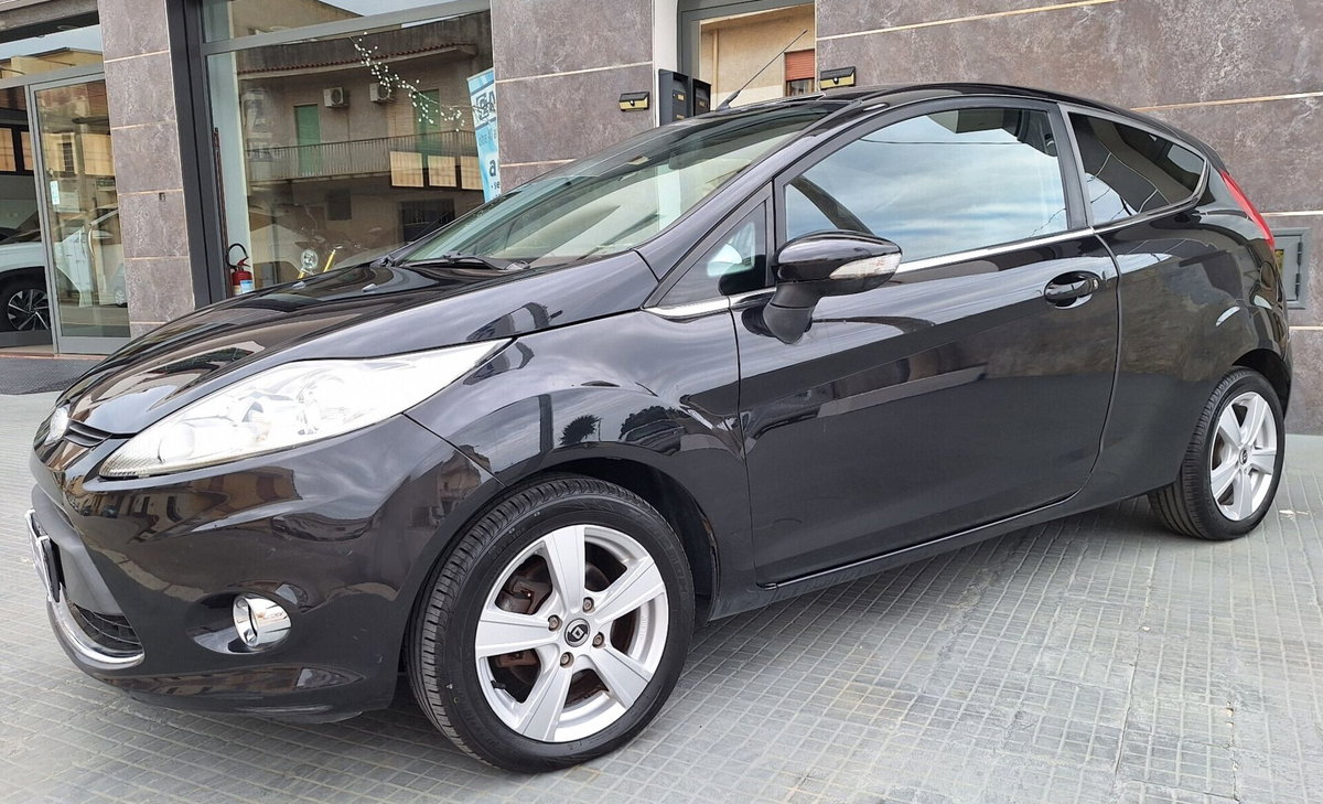 Ford Fiesta 1.4 TDCi 68CV 3 porte Titanium (3)
