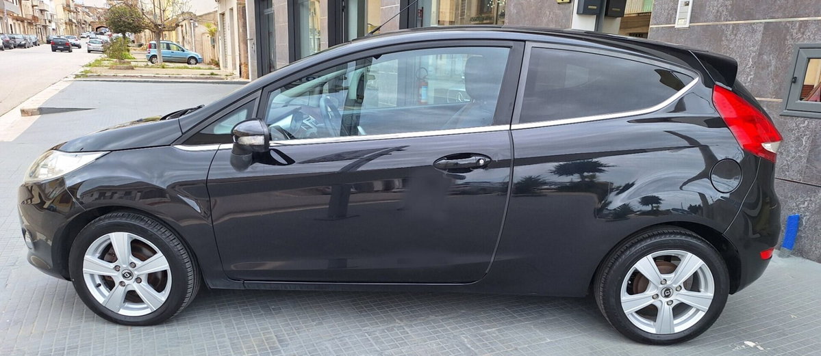 Ford Fiesta 1.4 TDCi 68CV 3 porte Titanium (4)