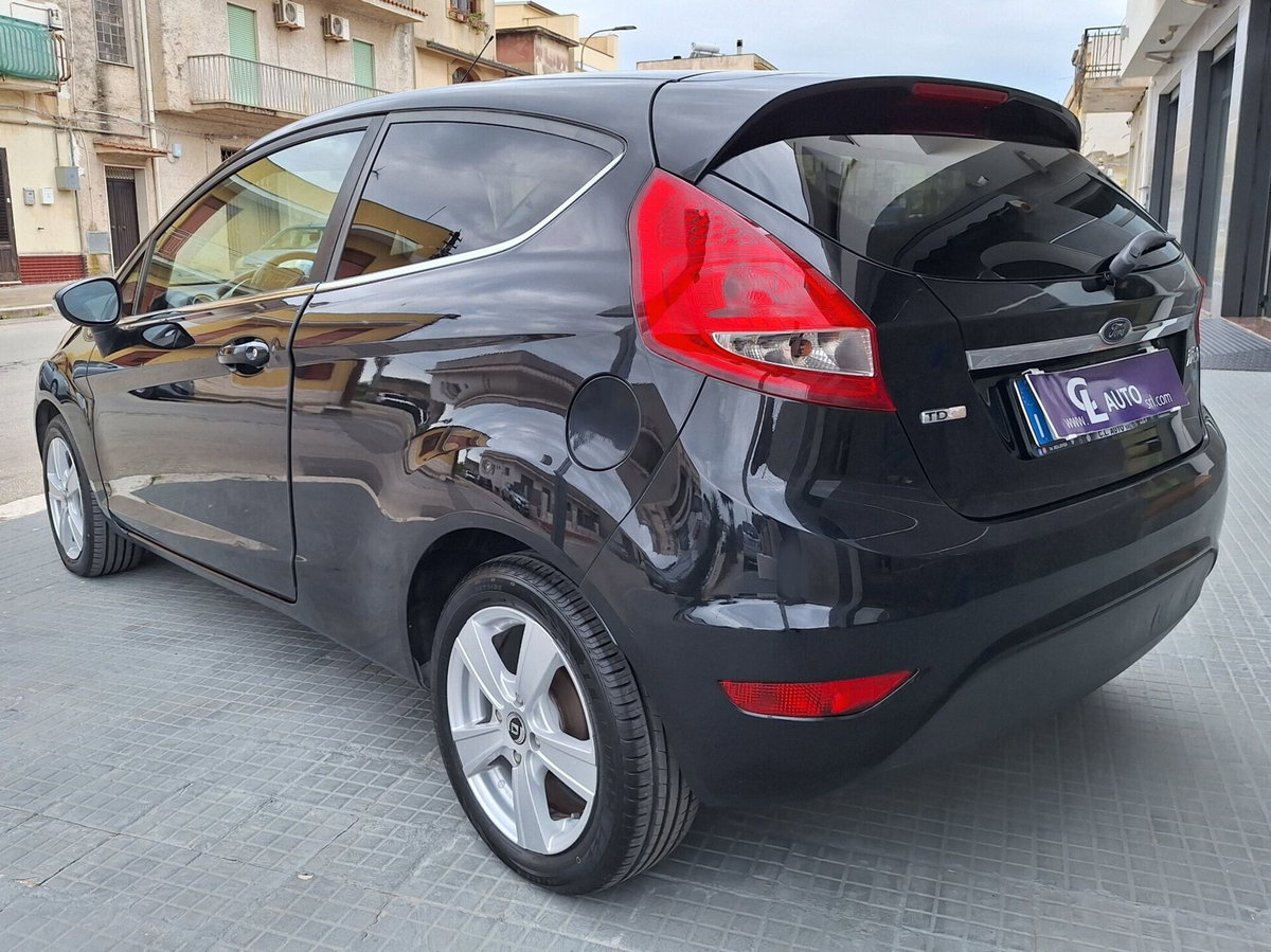 Ford Fiesta 1.4 TDCi 68CV 3 porte Titanium (6)