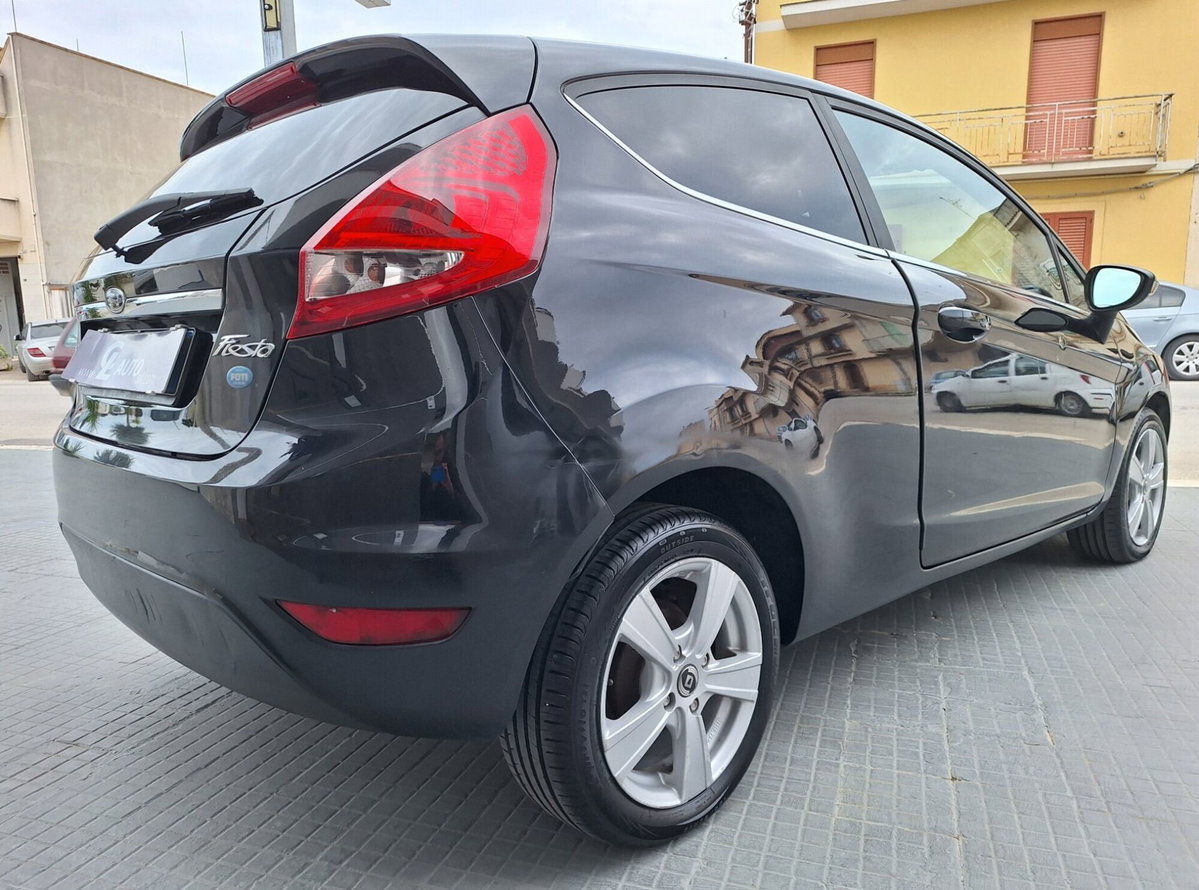 Ford Fiesta 1.4 TDCi 68CV 3 porte Titanium (7)