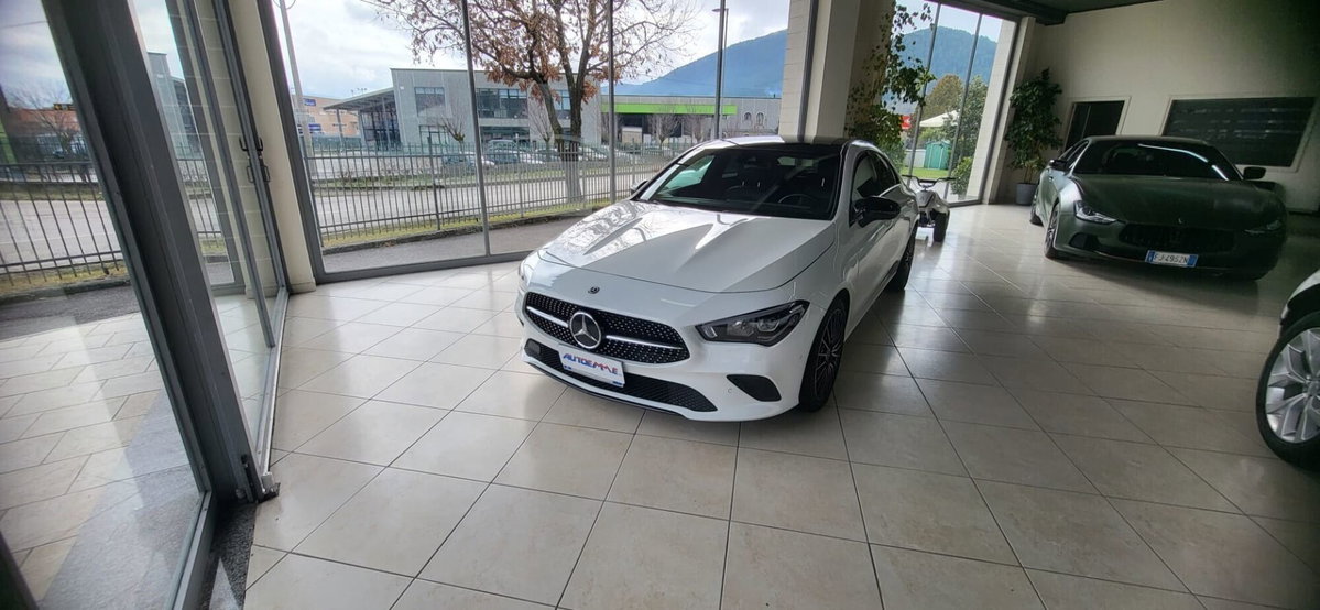 Mercedes-Benz CLA 180 d Automatic Premium (2)