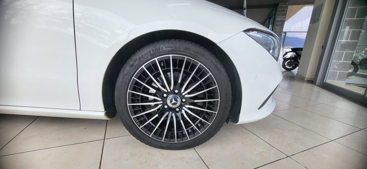 Mercedes-Benz CLA 180 d Automatic Premium (4)
