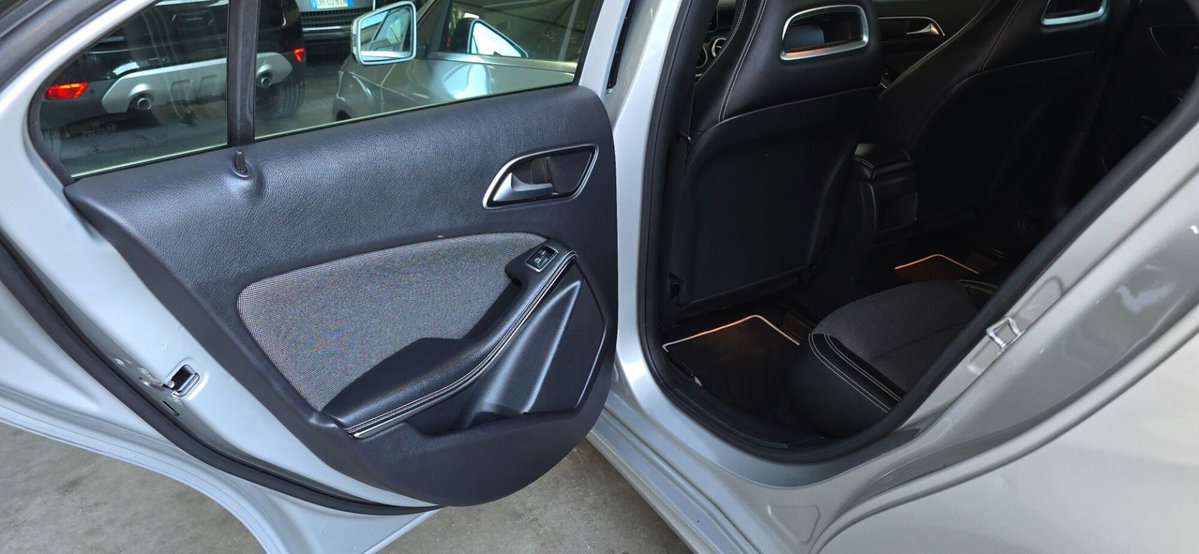 Mercedes-Benz Classe A 180 d Sport (11)