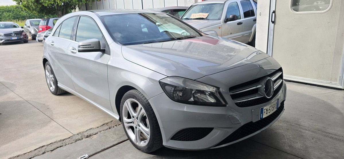 Mercedes-Benz Classe A 180 d Sport (2)