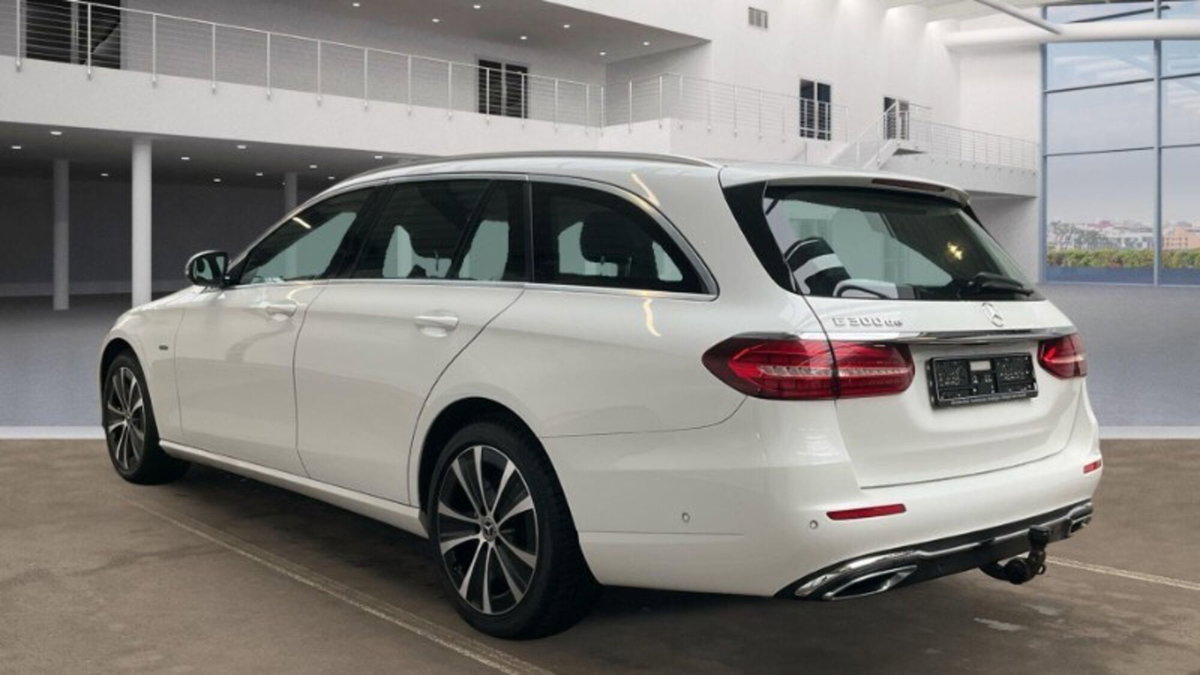 Mercedes-Benz Classe E Station Wagon 300 de Auto EQ-Power Business Sport (2)