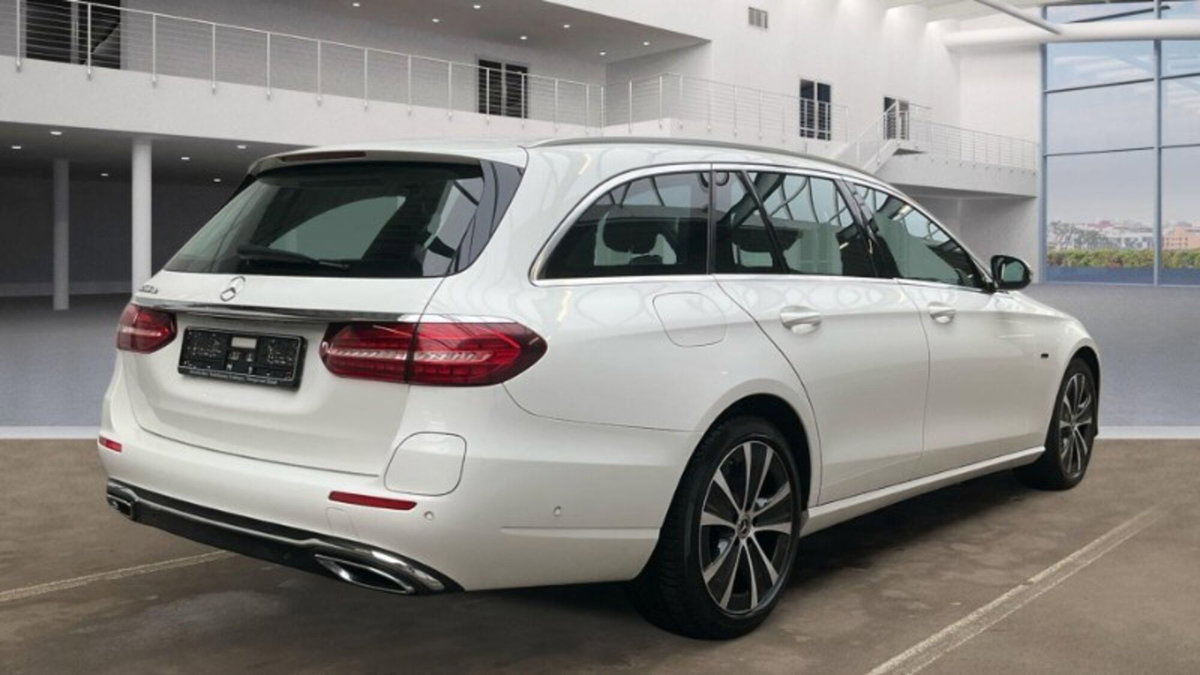 Mercedes-Benz Classe E Station Wagon 300 de Auto EQ-Power Business Sport (3)