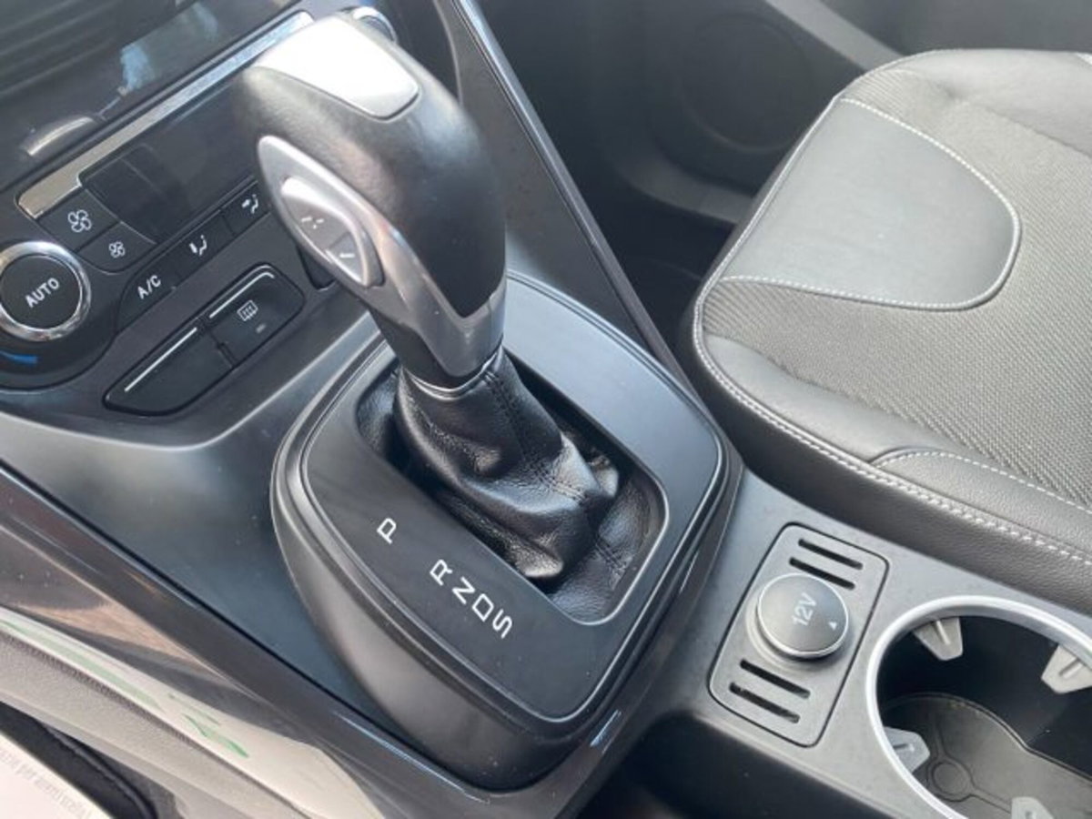 Ford Kuga 2.0 TDCI 150 CV S&S 4WD Powershift Titanium (13)