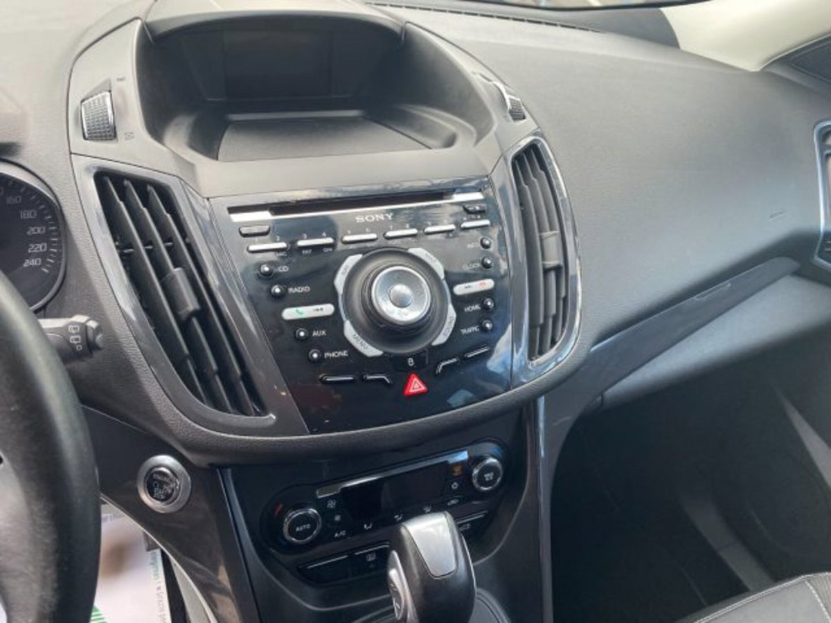 Ford Kuga 2.0 TDCI 150 CV S&S 4WD Powershift Titanium (19)