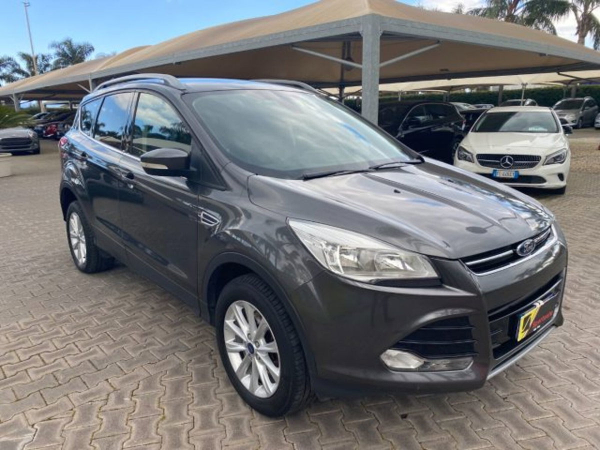 Ford Kuga 2.0 TDCI 150 CV S&S 4WD Powershift Titanium (2)