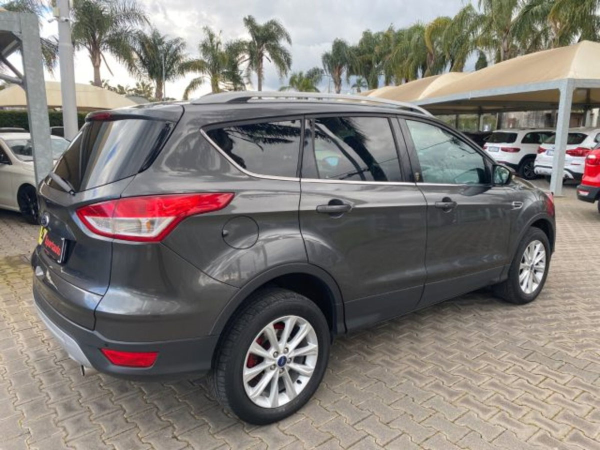 Ford Kuga 2.0 TDCI 150 CV S&S 4WD Powershift Titanium (4)