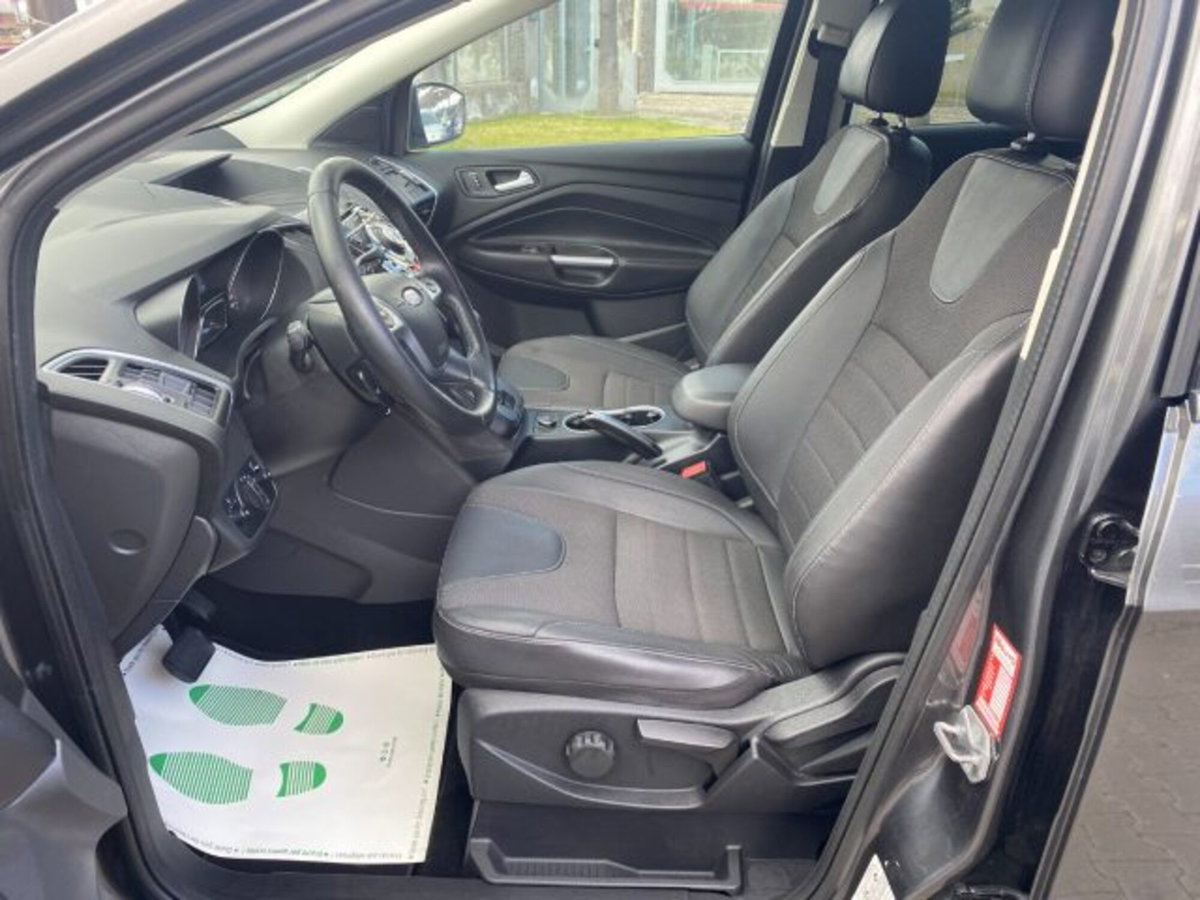 Ford Kuga 2.0 TDCI 150 CV S&S 4WD Powershift Titanium (6)
