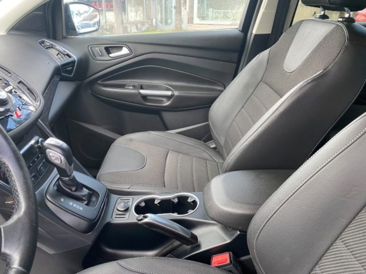 Ford Kuga 2.0 TDCI 150 CV S&S 4WD Powershift Titanium (7)