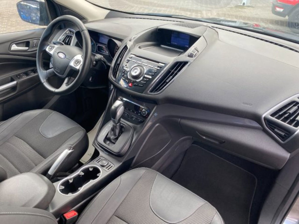 Ford Kuga 2.0 TDCI 150 CV S&S 4WD Powershift Titanium (9)