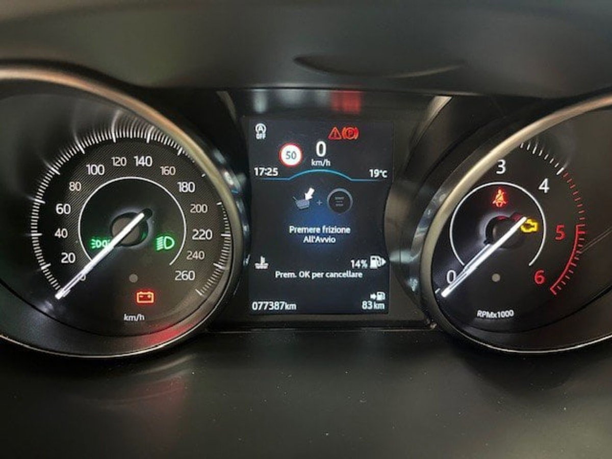 Jaguar E-Pace 2.0D 150 CV R-Dynamic S (10)