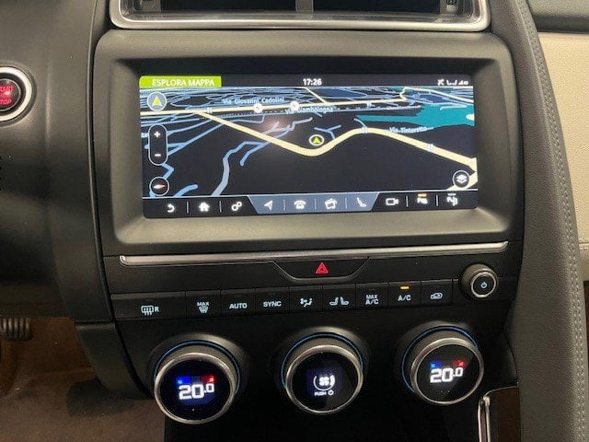 Jaguar E-Pace 2.0D 150 CV R-Dynamic S (11)