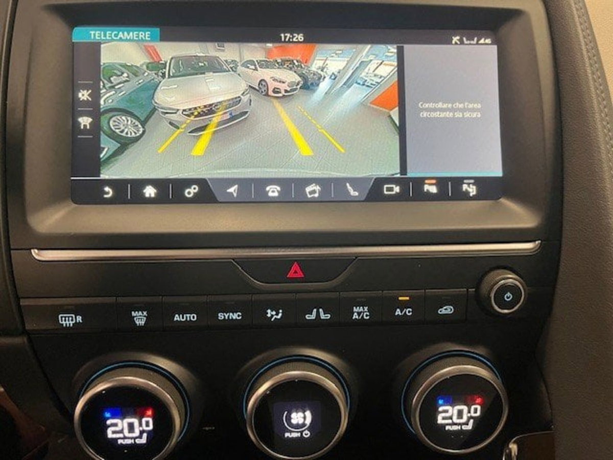 Jaguar E-Pace 2.0D 150 CV R-Dynamic S (12)