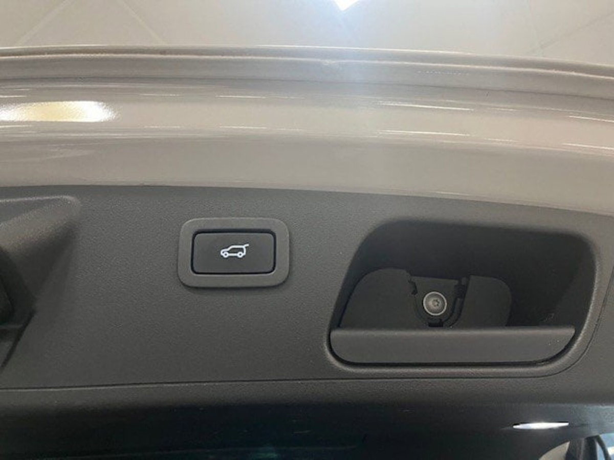 Jaguar E-Pace 2.0D 150 CV R-Dynamic S (13)