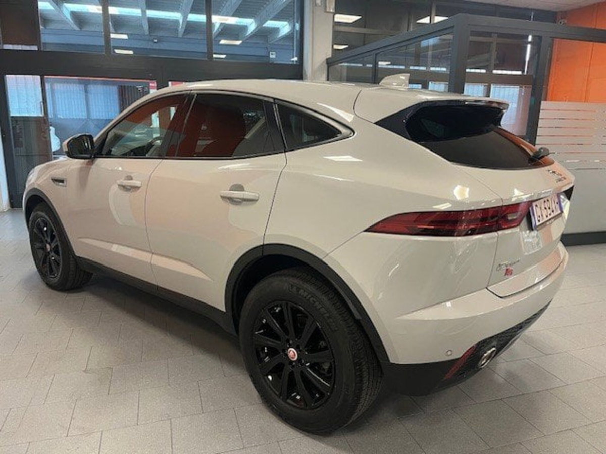 Jaguar E-Pace 2.0D 150 CV R-Dynamic S (4)