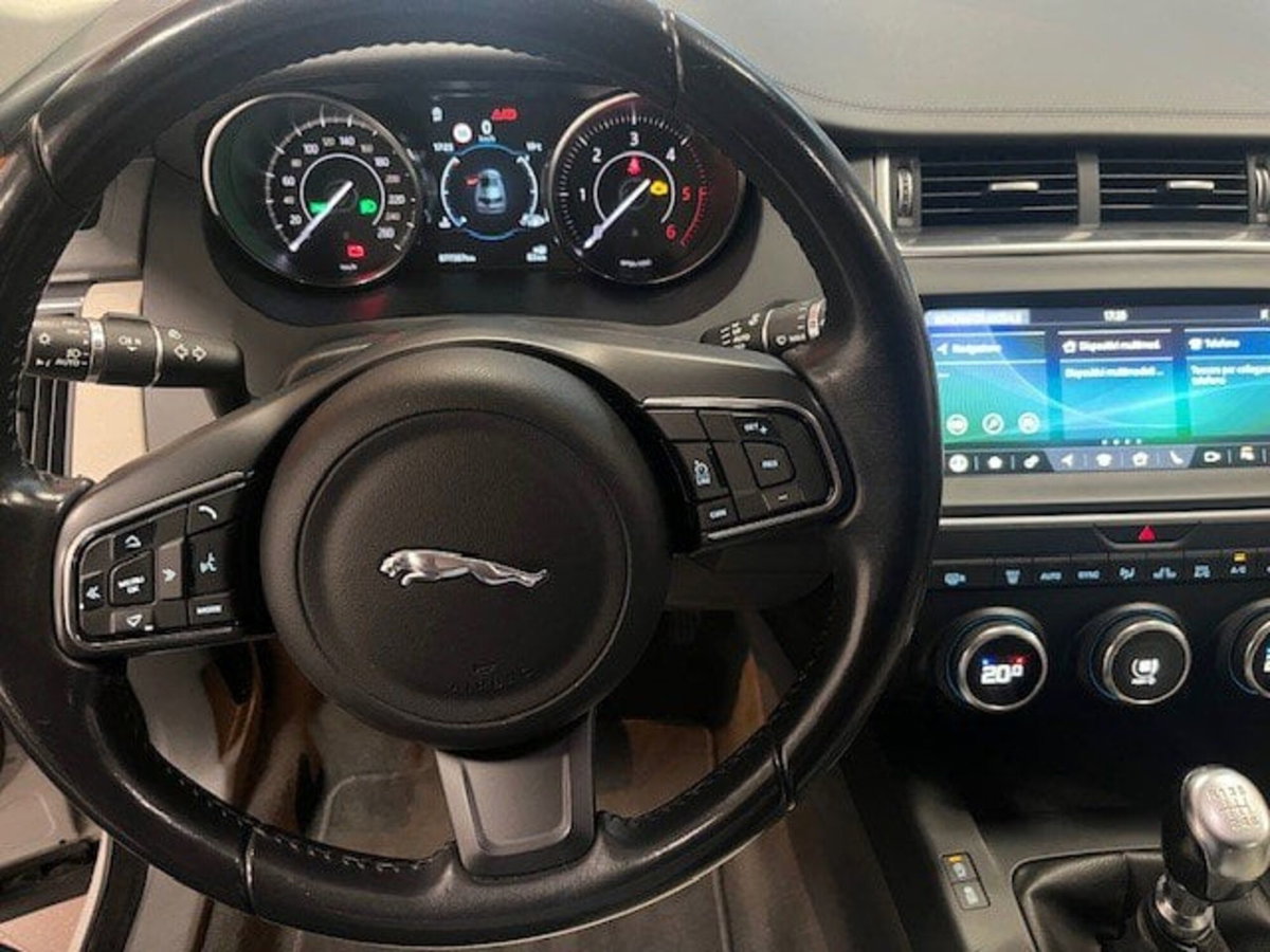 Jaguar E-Pace 2.0D 150 CV R-Dynamic S (7)