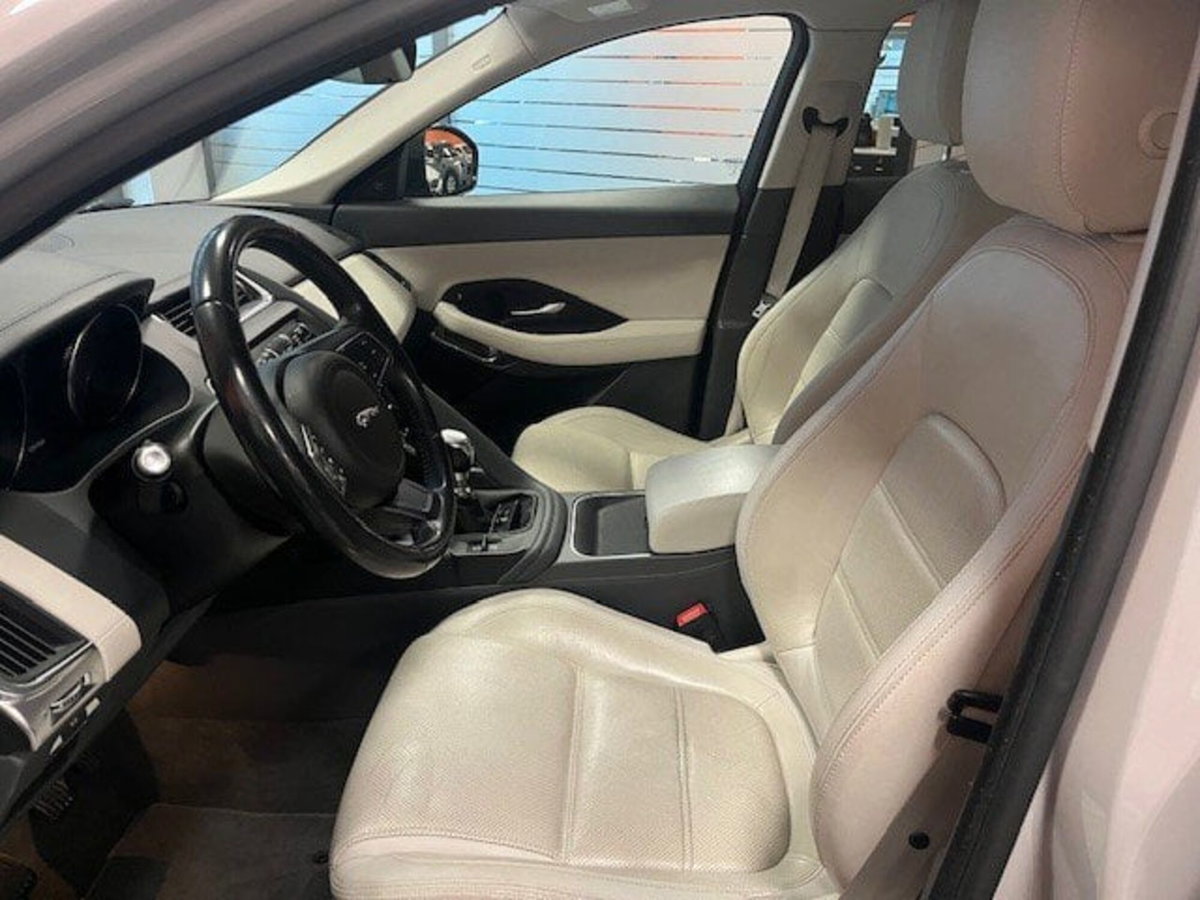 Jaguar E-Pace 2.0D 150 CV R-Dynamic S (8)
