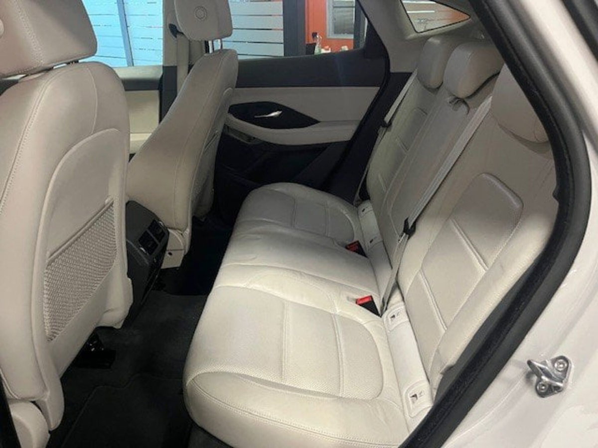 Jaguar E-Pace 2.0D 150 CV R-Dynamic S (9)