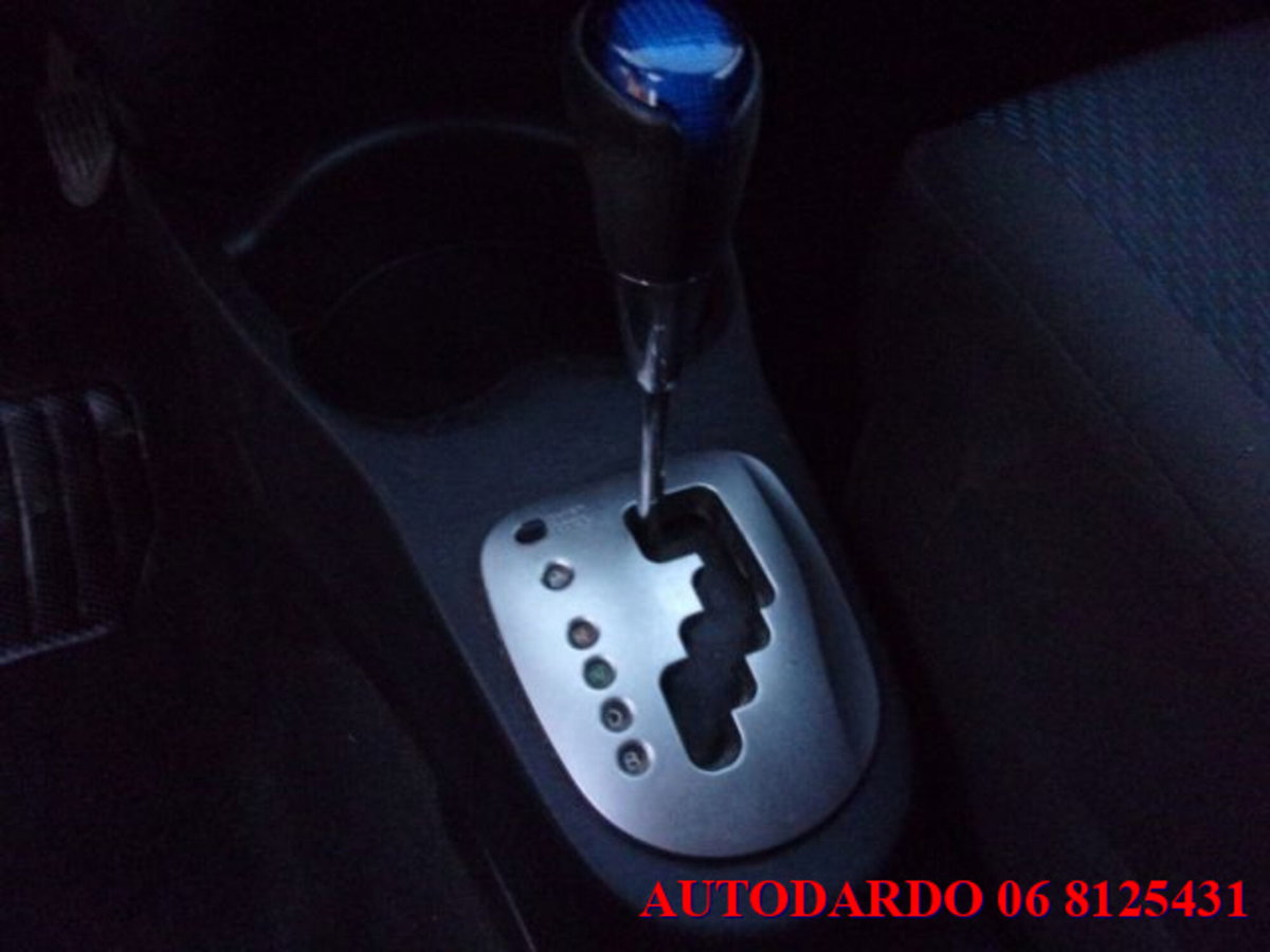 Toyota Yaris 1.5 5 porte Lounge (17)