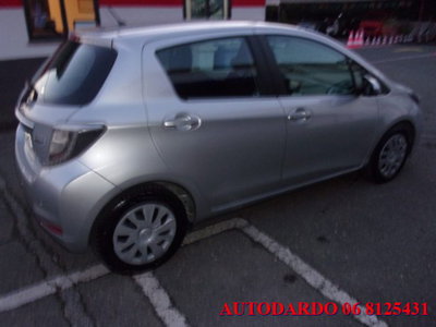 Toyota Yaris 1.5 5 porte Lounge (5)
