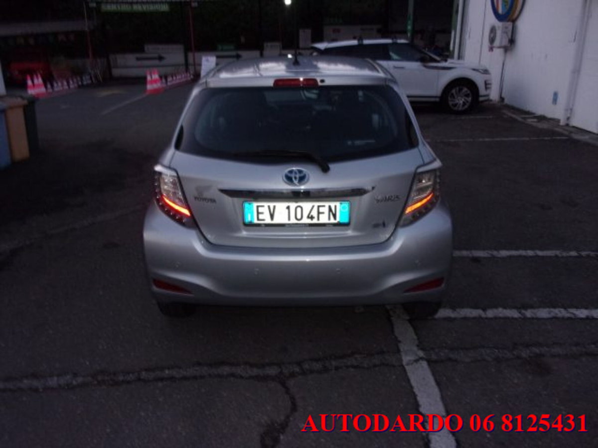 Toyota Yaris 1.5 5 porte Lounge (7)