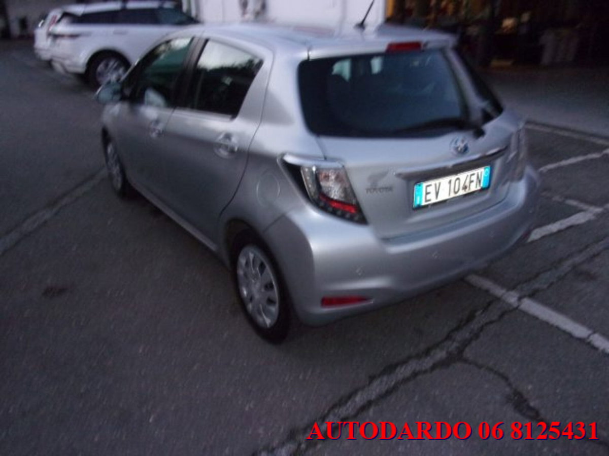 Toyota Yaris 1.5 5 porte Lounge (8)