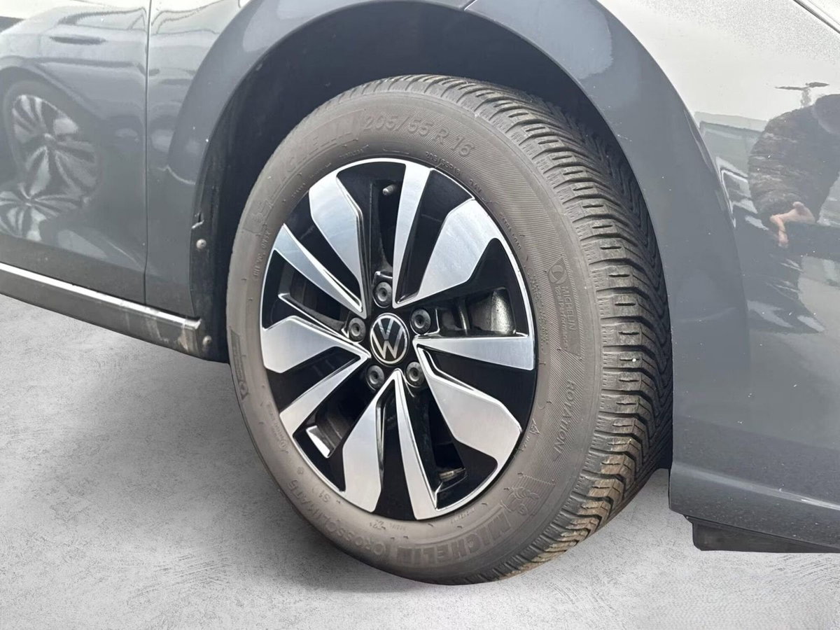 Volkswagen Golf 1.5 etsi 50 Years 115cv dsg (6)