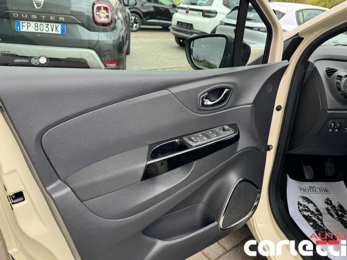 Renault Captur 1.5 dCi 8V 90 CV EDC Start&Stop Energy R-Link (17)
