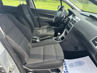 Peugeot 307 SW 16V HDi FAP 110CV (13)