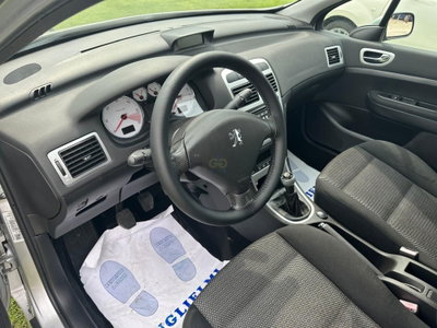 Peugeot 307 SW 16V HDi FAP 110CV (9)