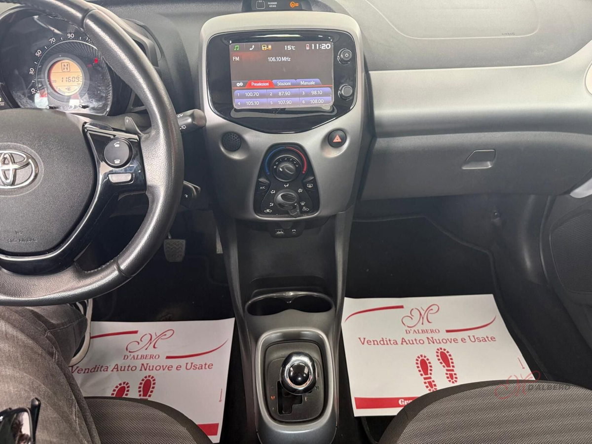 Toyota Aygo 1.0 VVT-i 72 CV 5 porte x-cool MMT (10)